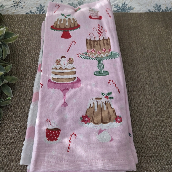 Cupcakes & Cashmere Pink Festive Kitchen Towel - Picture 6 of 6